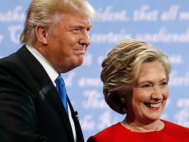 Donald Trump e Hillary Clinton posam para foto antes do início do debate presidencial. Foto: Reuters/Brian Snyder